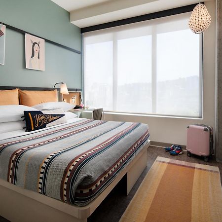 Moxy Portland Downtown Hotel Exterior photo
