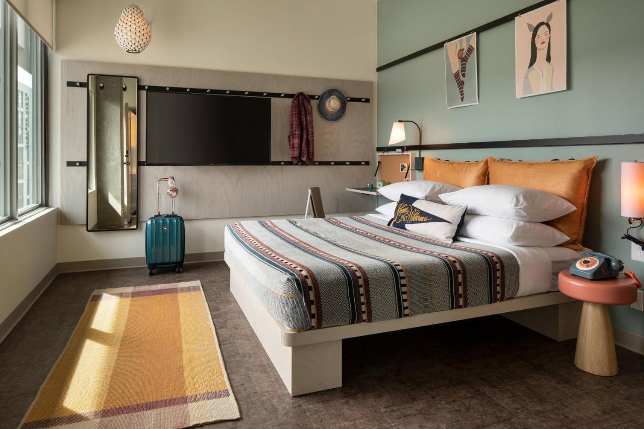Moxy Portland Downtown Hotel Exterior photo