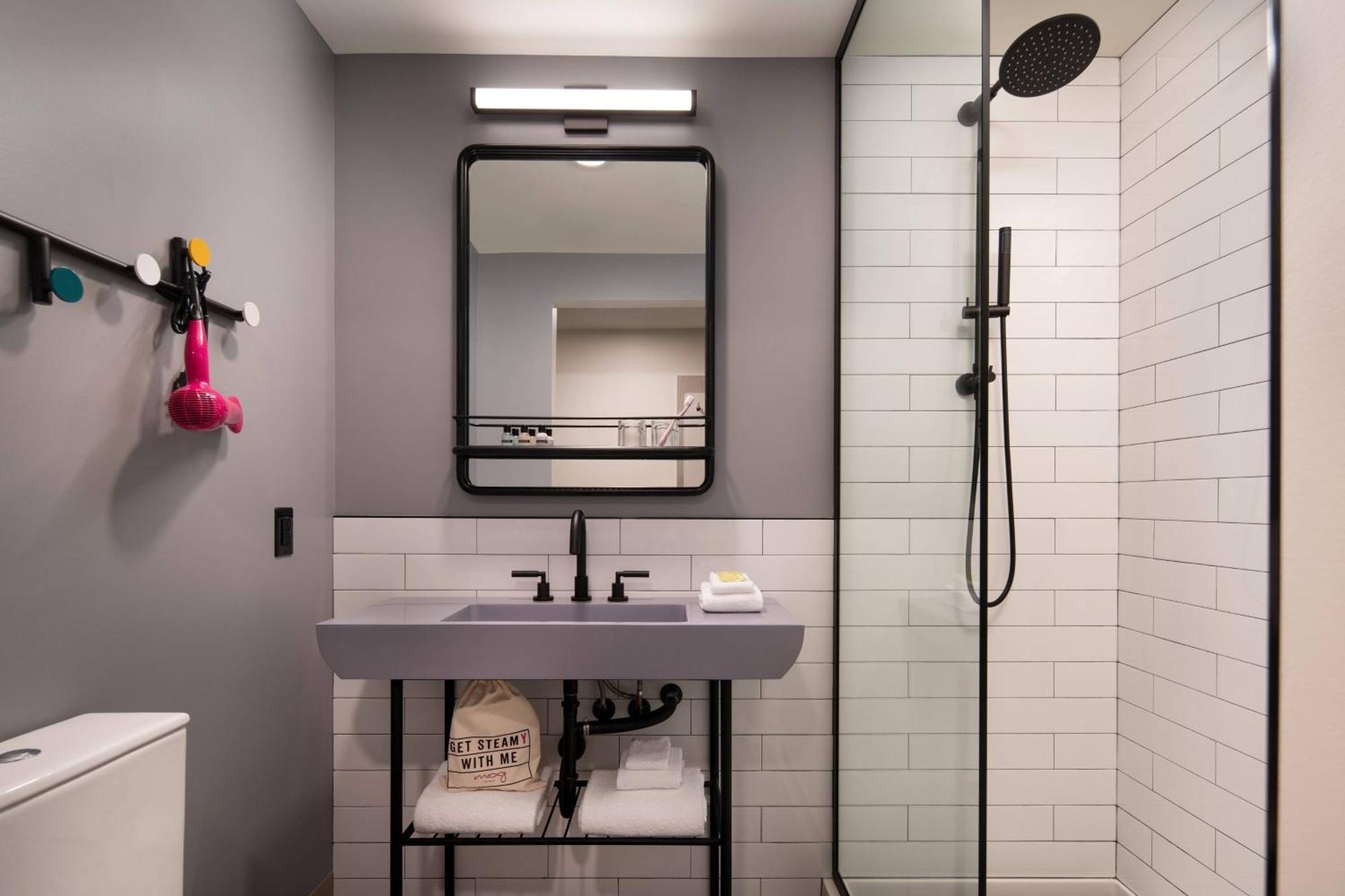Moxy Portland Downtown Hotel Exterior photo