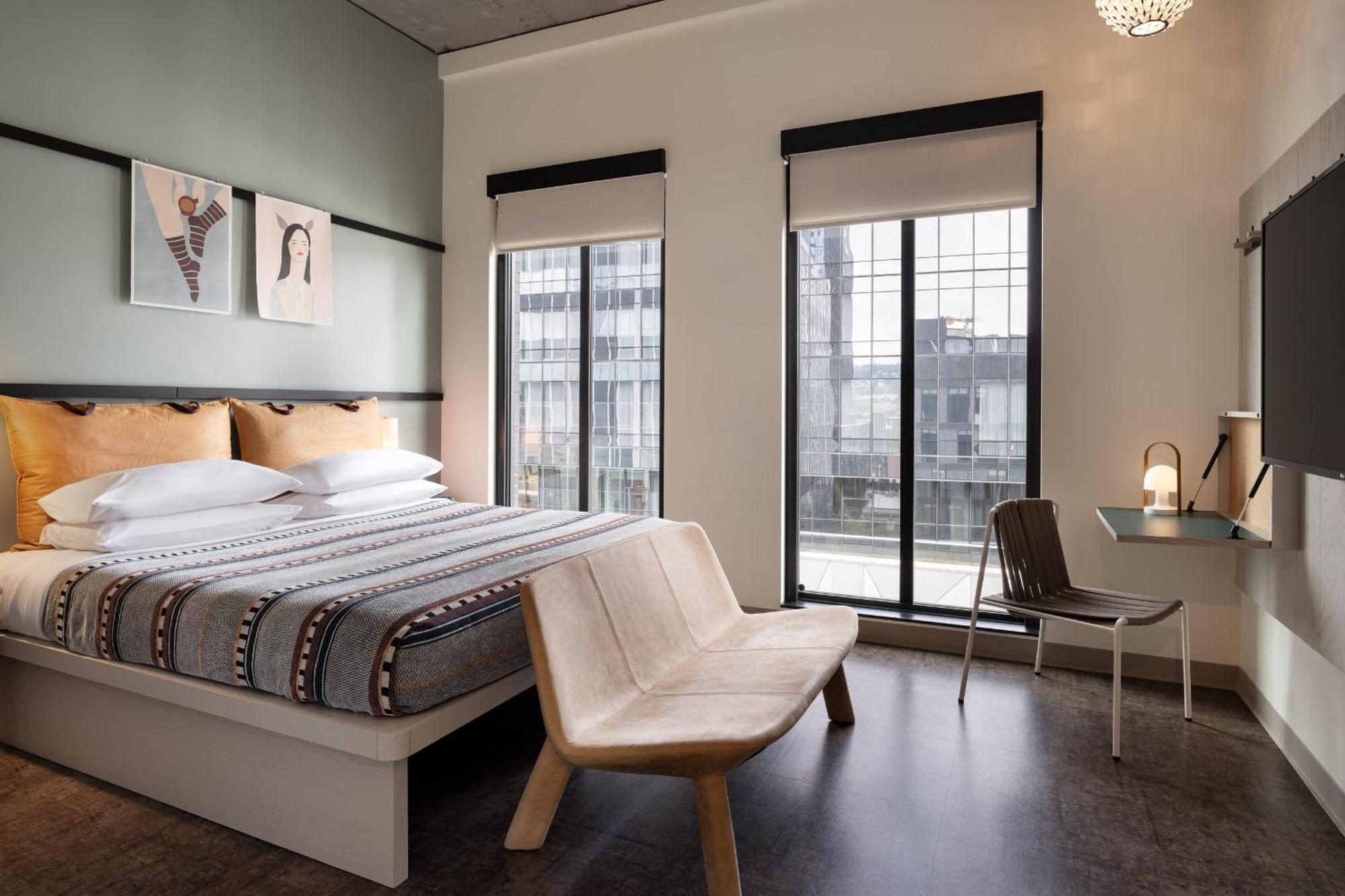 Moxy Portland Downtown Hotel Exterior photo